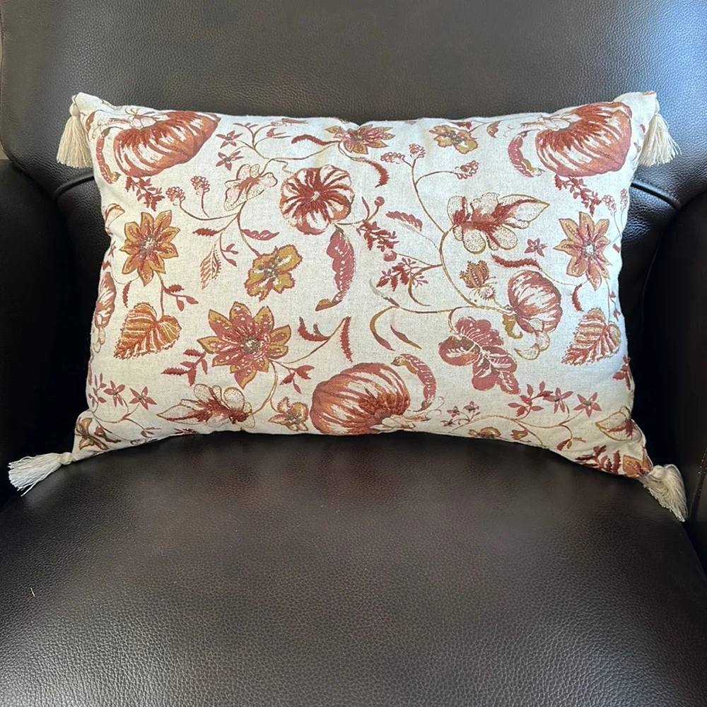 🍁Decorative Fall Lumbar Pillow 🍂 - Picture 1 of 11
